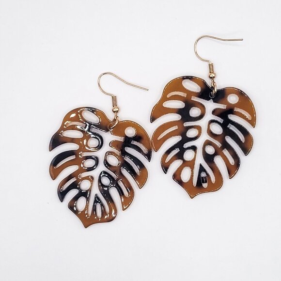Monstera Leaf Faux Tortoiseshell Earrings - Picture 2 of 5